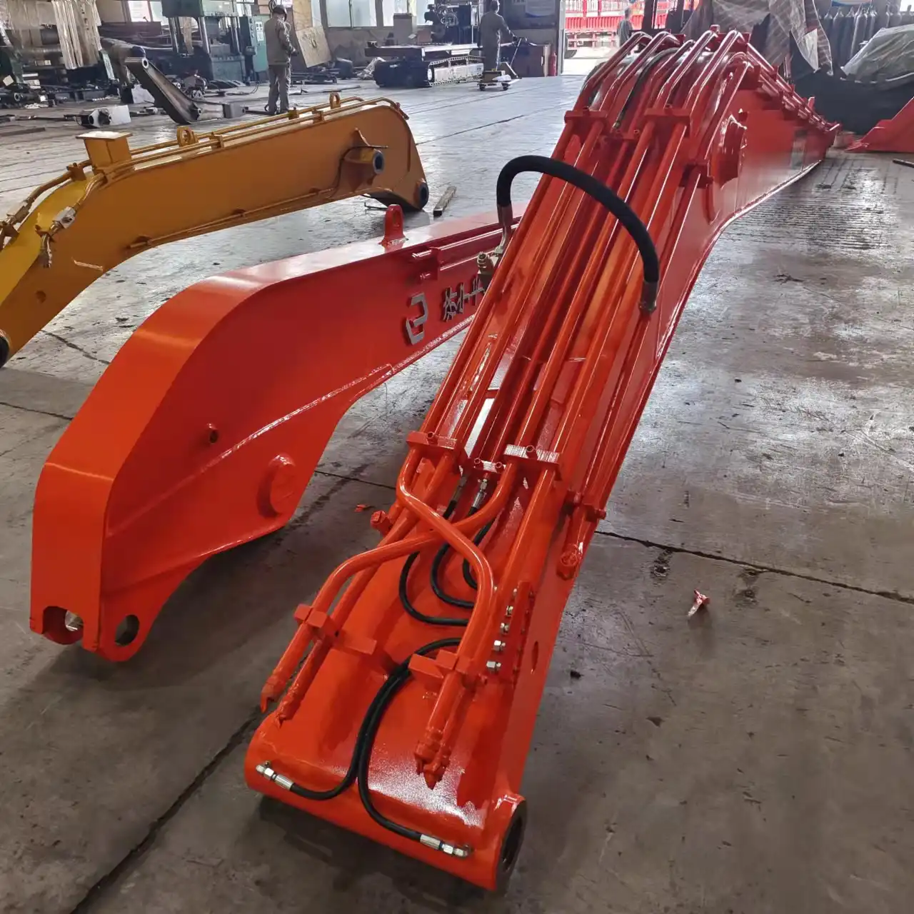 Why are alloy plates and cold-drawn seamless pipes used in piling arms?